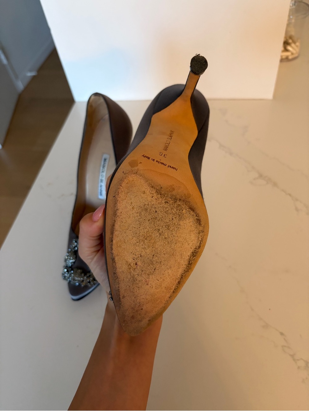 MANOLO BLAHNIK HANGISI PUMPS - Picture 6 of 6